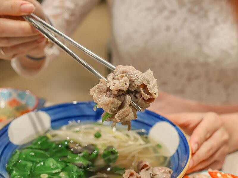 新竹巨城美食，越好吃越南料理必吃推薦，人氣爆棚。