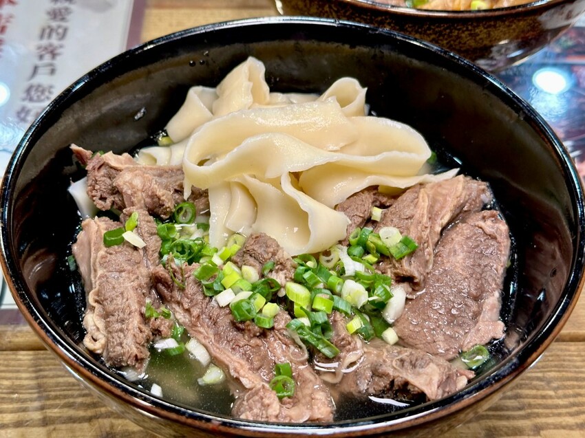 清牛堂牛肉麵｜招牌清燉牛肉麵竟然是有厚切牛肋條！清甜湯頭配Q彈麵條讓人一吃成主顧！中壢牛肉麵推薦、中原大學牛肉麵推薦、桃園牛肉麵推薦、桃園美食推薦 - 佛系旅遊筆記