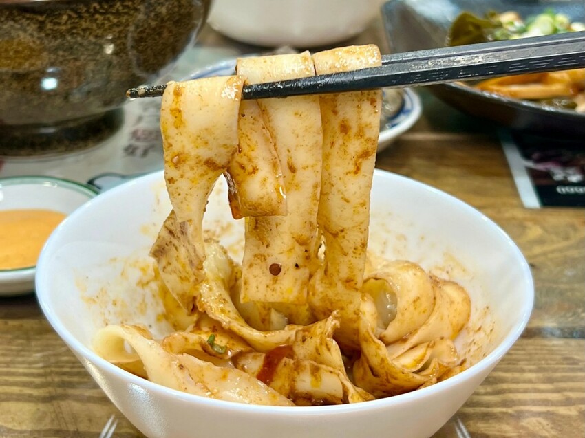 清牛堂牛肉麵｜招牌清燉牛肉麵竟然是有厚切牛肋條！清甜湯頭配Q彈麵條讓人一吃成主顧！中壢牛肉麵推薦、中原大學牛肉麵推薦、桃園牛肉麵推薦、桃園美食推薦 - 佛系旅遊筆記