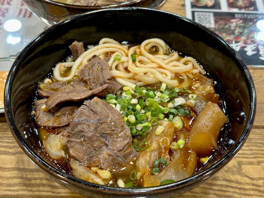 清牛堂牛肉麵｜招牌清燉牛肉麵竟然是有厚切牛肋條！清甜湯頭配Q彈麵條讓人一吃成主顧！中壢牛肉麵推薦、中原大學牛肉麵推薦、桃園牛肉麵推薦、桃園美食推薦 - 佛系旅遊筆記