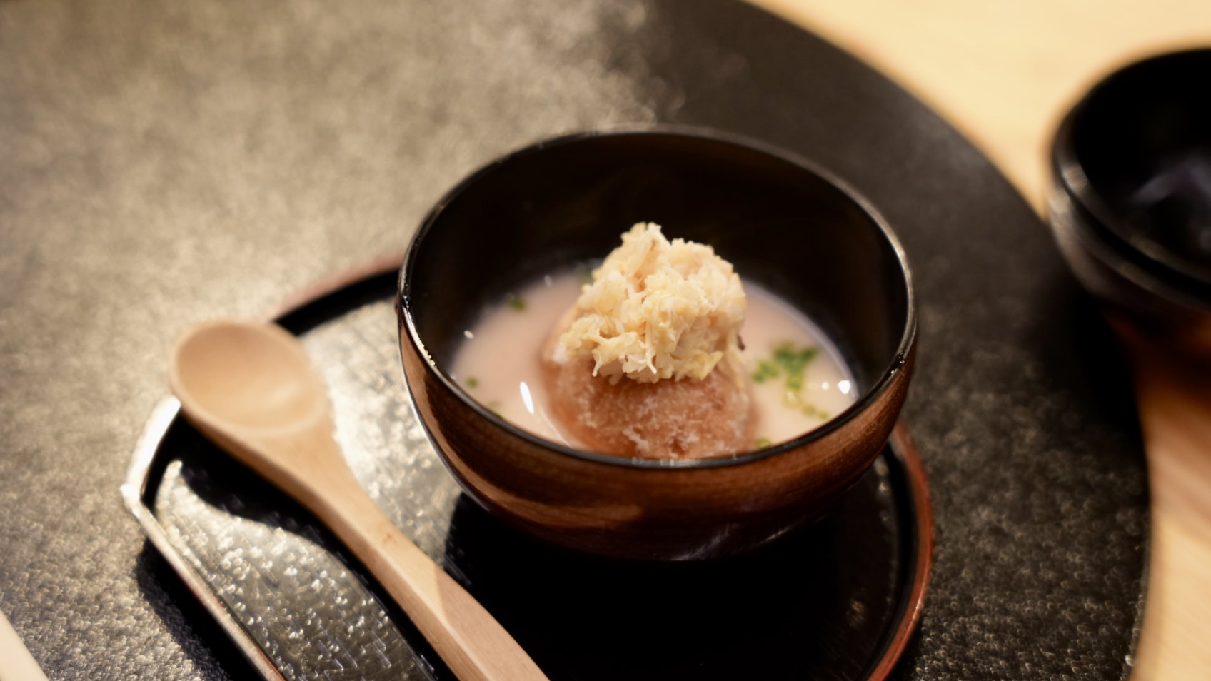 台中蟹割烹！板前現殺活體松葉蟹，品味海之極致珍饈～