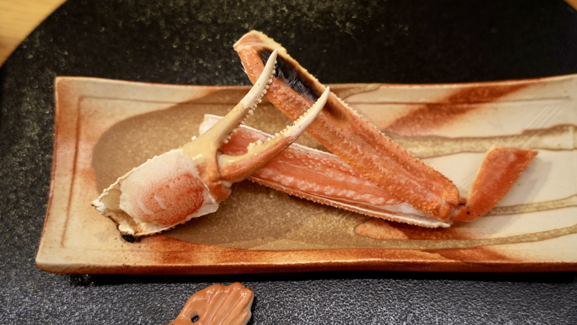 台中蟹割烹！板前現殺活體松葉蟹，品味海之極致珍饈～