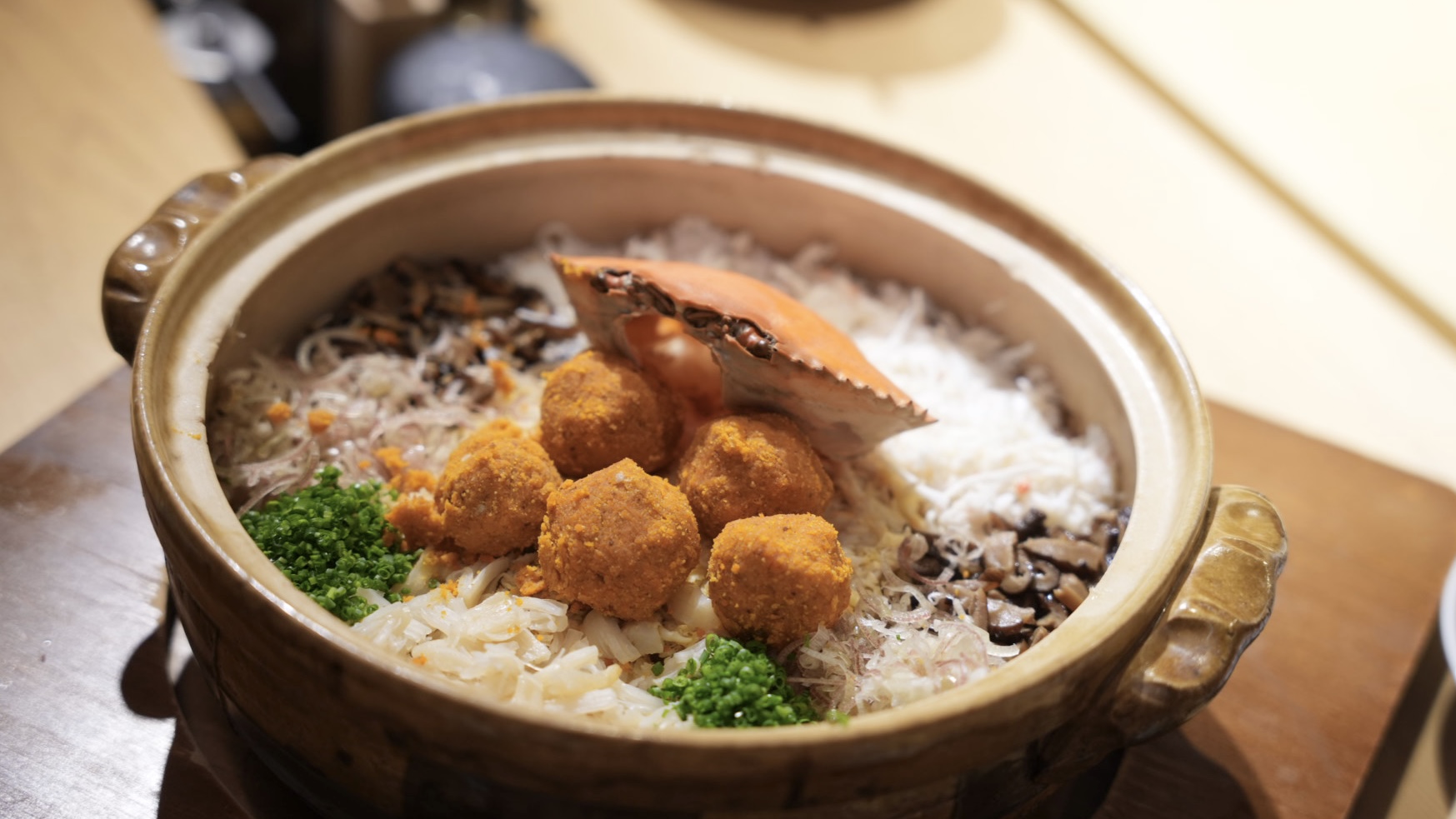 台中蟹割烹！板前現殺活體松葉蟹，品味海之極致珍饈～