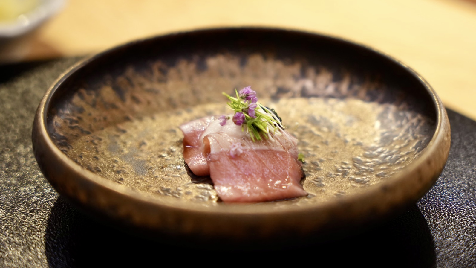 台中蟹割烹！板前現殺活體松葉蟹，品味海之極致珍饈～