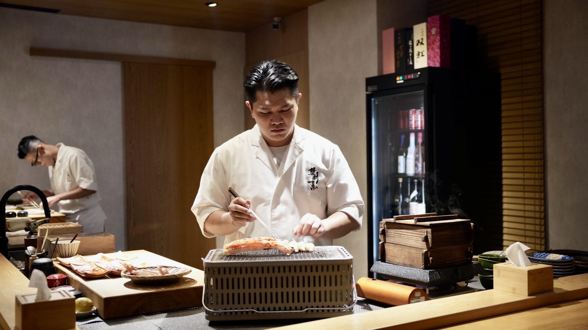 台中蟹割烹！板前現殺活體松葉蟹，品味海之極致珍饈～