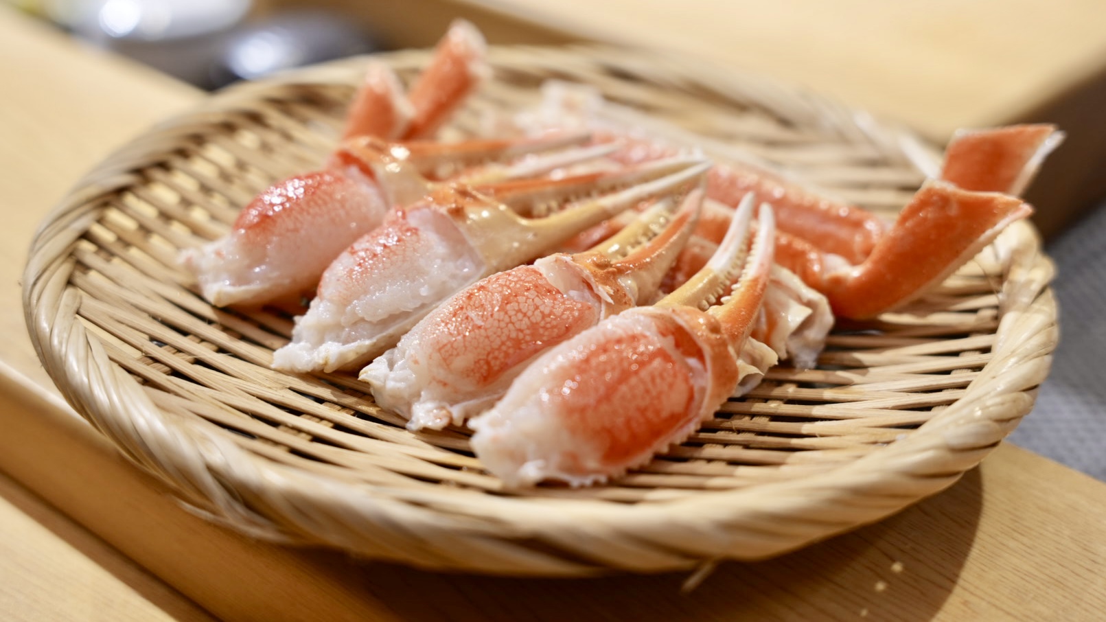 台中蟹割烹！板前現殺活體松葉蟹，品味海之極致珍饈～