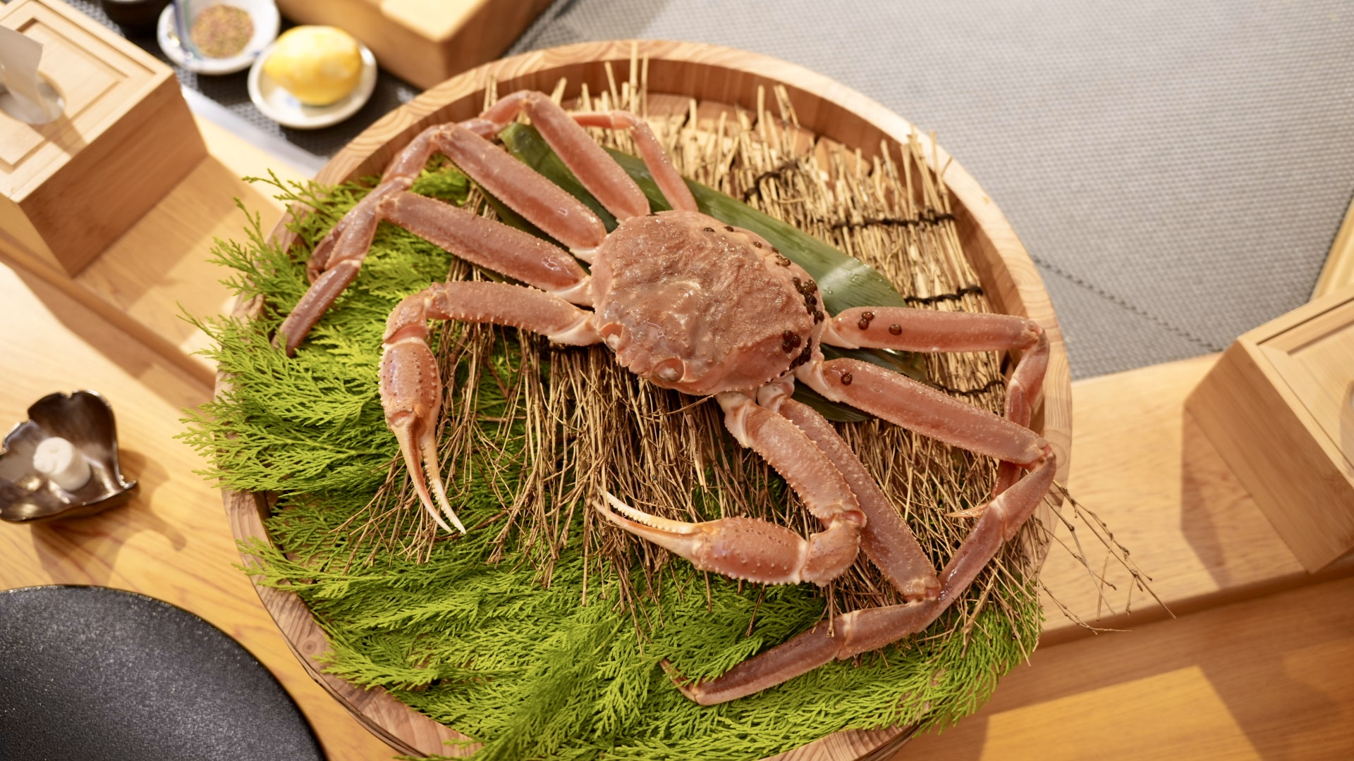 台中蟹割烹！板前現殺活體松葉蟹，品味海之極致珍饈～