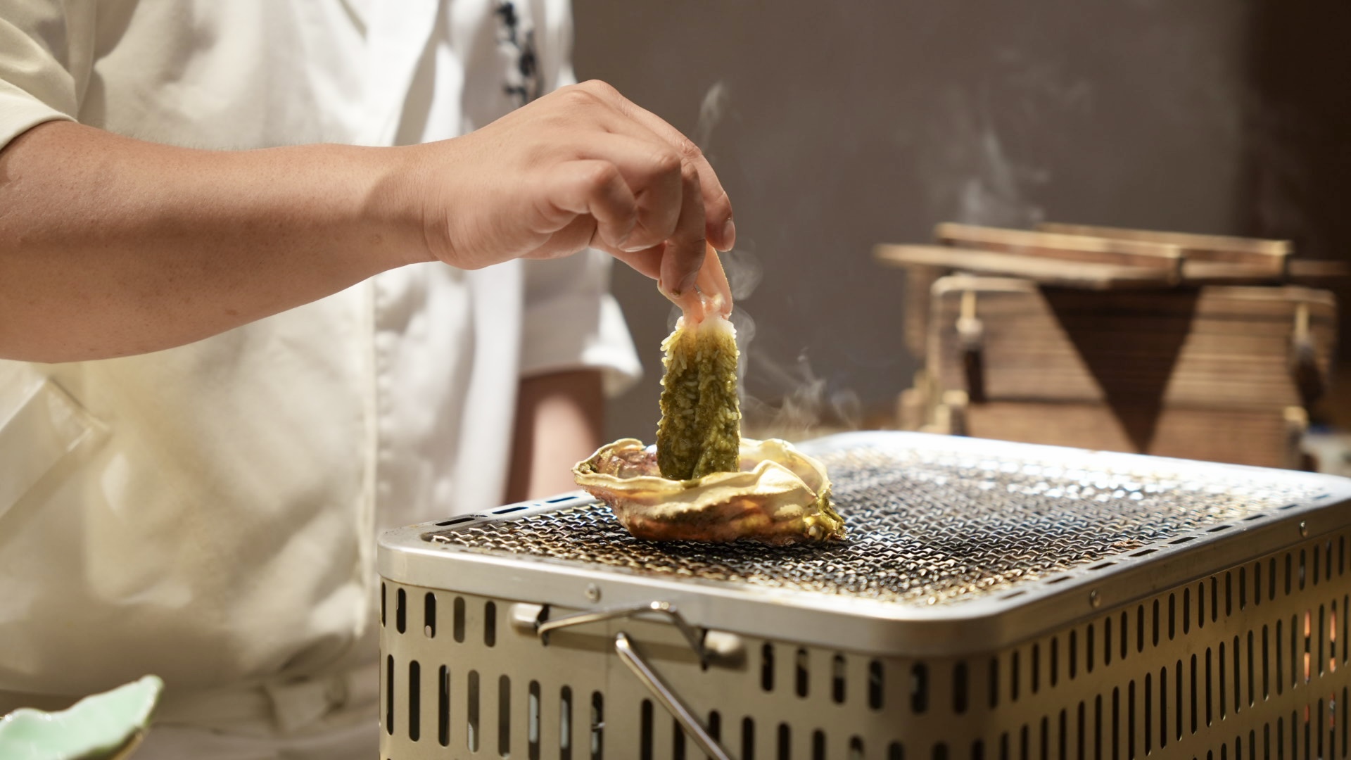 台中蟹割烹！板前現殺活體松葉蟹，品味海之極致珍饈～