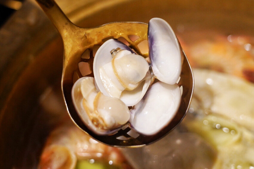 中壢新開麻辣鍋！單人套餐368元自助區吃到飽～現煮日本黑蜆好鮮甜