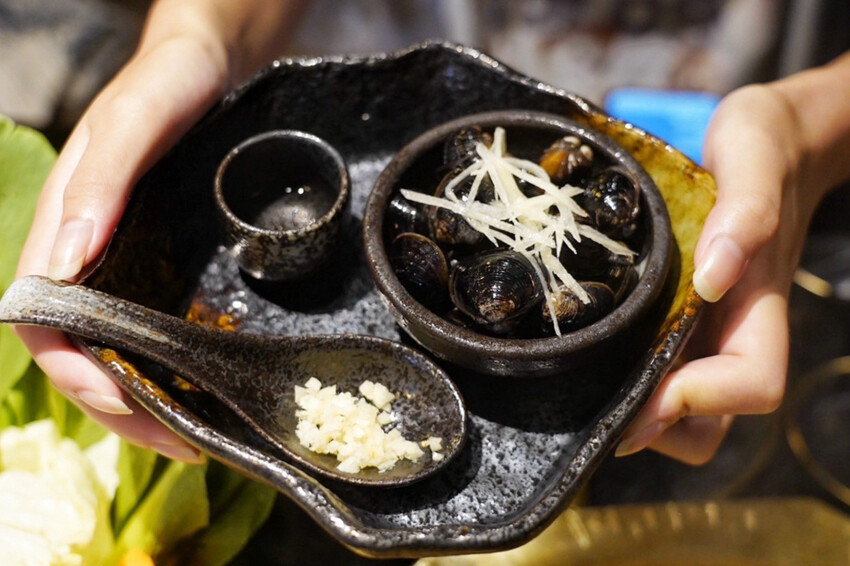 中壢新開麻辣鍋！單人套餐368元自助區吃到飽～現煮日本黑蜆好鮮甜