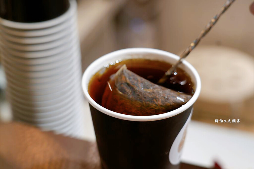 捷運中山手搖飲「儒記中山 ROOJI」,用手搖飲的價格喝好茶