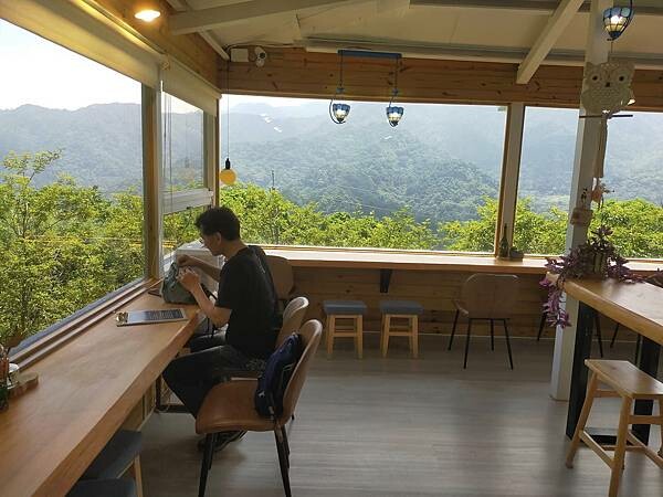 新竹橫山日木花園~小巧精緻的三面玻璃屋~擁有山景的視野景觀~