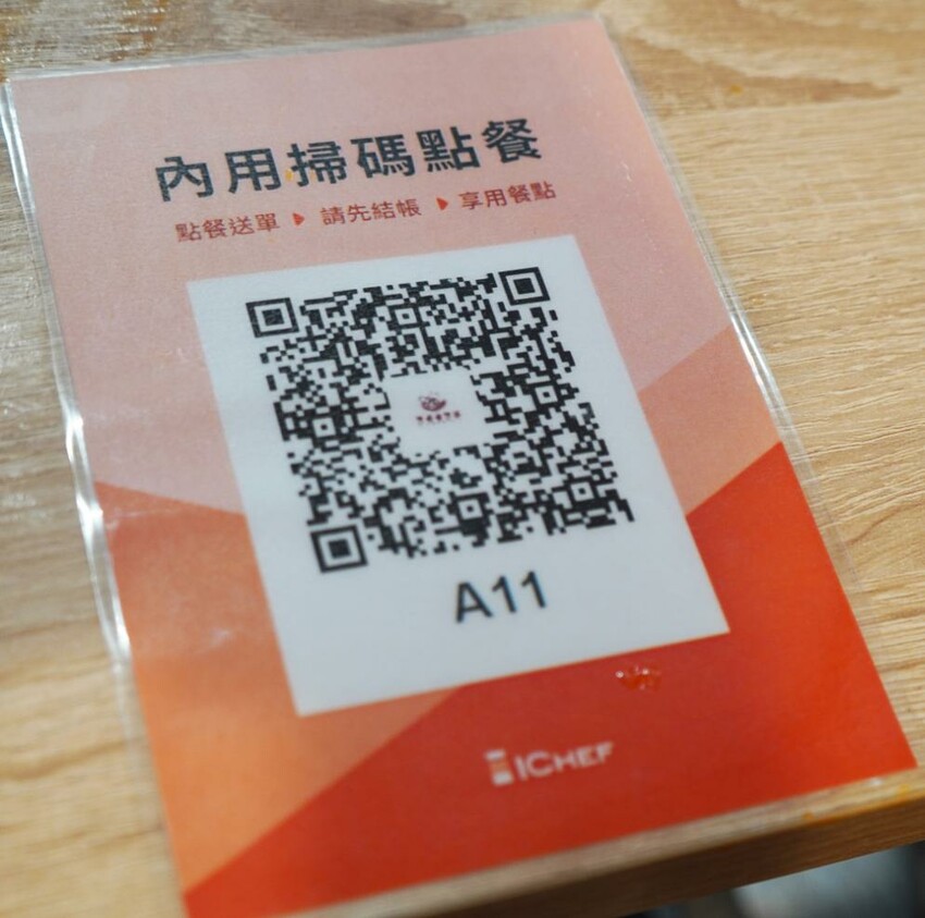 台中西屯｜冒香香冒菜鍋逢甲店｜逢甲商圈新開店，4個人吃的土豪鍋超豪邁，冒豆花推薦必點