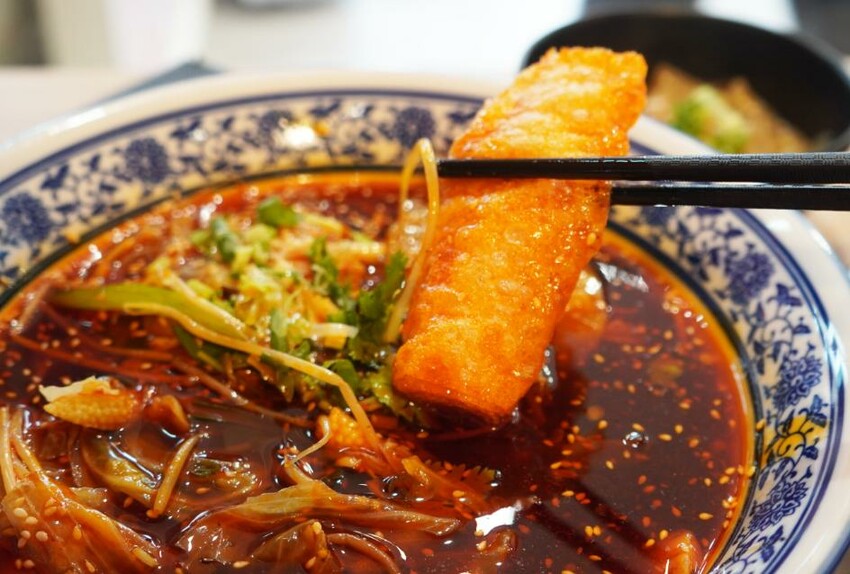 台中西屯｜冒香香冒菜鍋逢甲店｜逢甲商圈新開店，4個人吃的土豪鍋超豪邁，冒豆花推薦必點