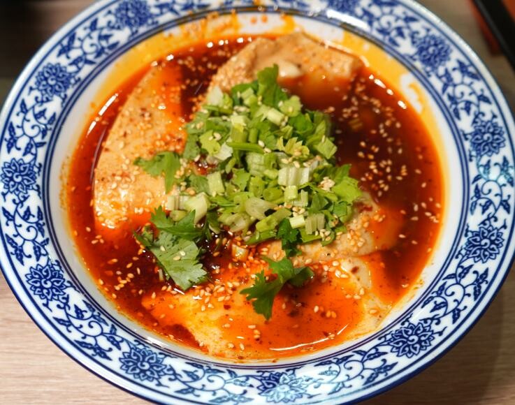 台中西屯｜冒香香冒菜鍋逢甲店｜逢甲商圈新開店，4個人吃的土豪鍋超豪邁，冒豆花推薦必點