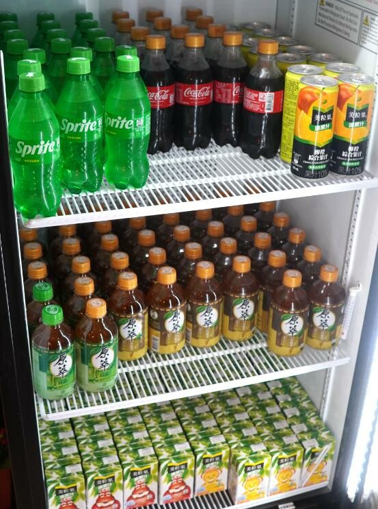 台中西屯｜冒香香冒菜鍋逢甲店｜逢甲商圈新開店，4個人吃的土豪鍋超豪邁，冒豆花推薦必點