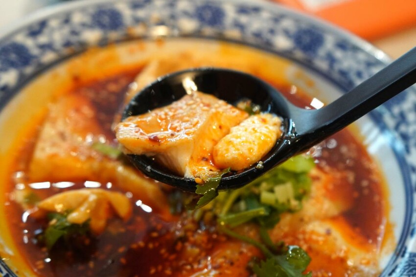 台中西屯｜冒香香冒菜鍋逢甲店｜逢甲商圈新開店，4個人吃的土豪鍋超豪邁，冒豆花推薦必點