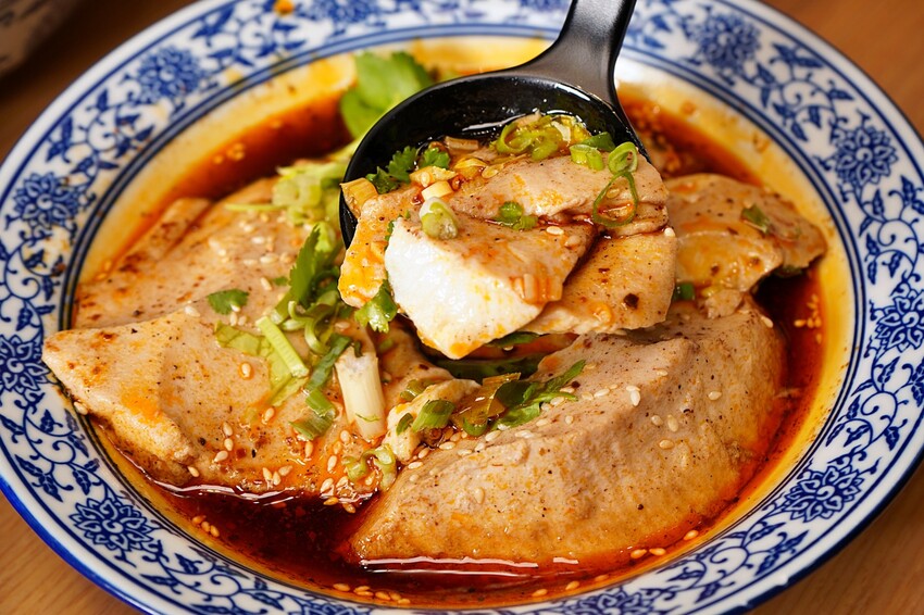 台中市西屯區一個人也能大啖爽辣冒菜!多人聚餐也有巨無霸土豪鍋,還有入口即化的好吃冒豆花