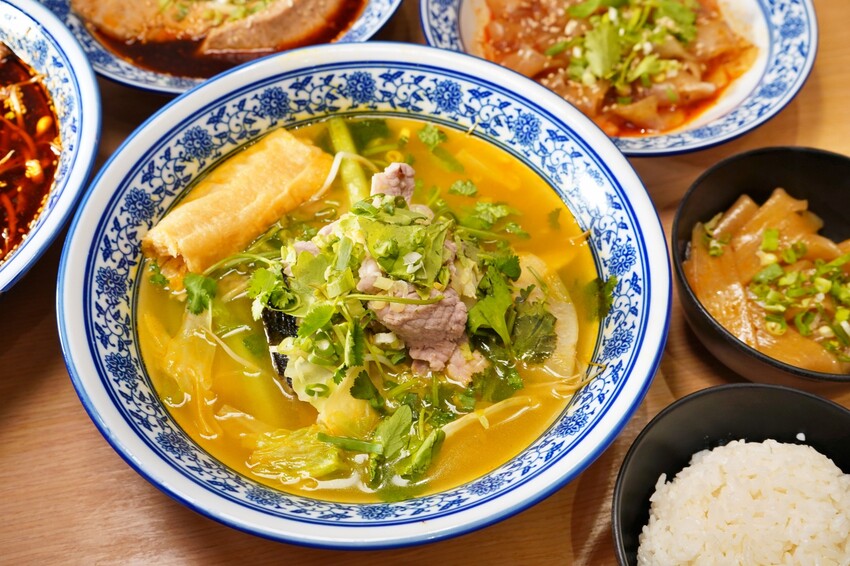 台中市西屯區一個人也能大啖爽辣冒菜!多人聚餐也有巨無霸土豪鍋,還有入口即化的好吃冒豆花