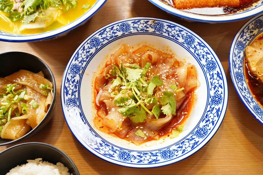 台中市西屯區一個人也能大啖爽辣冒菜!多人聚餐也有巨無霸土豪鍋,還有入口即化的好吃冒豆花