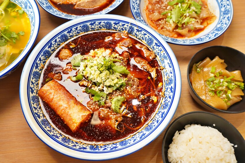 台中市西屯區一個人也能大啖爽辣冒菜!多人聚餐也有巨無霸土豪鍋,還有入口即化的好吃冒豆花