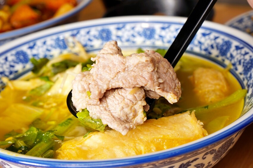 台中市西屯區一個人也能大啖爽辣冒菜!多人聚餐也有巨無霸土豪鍋,還有入口即化的好吃冒豆花