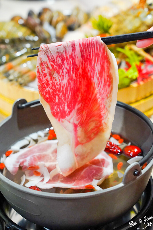 宜蘭縣羅東鎮饗點鍋精緻鍋物》羅東夜市旁388元起豐富自助吧吃到飽，平價肉品、高檔和牛、生猛海鮮都有