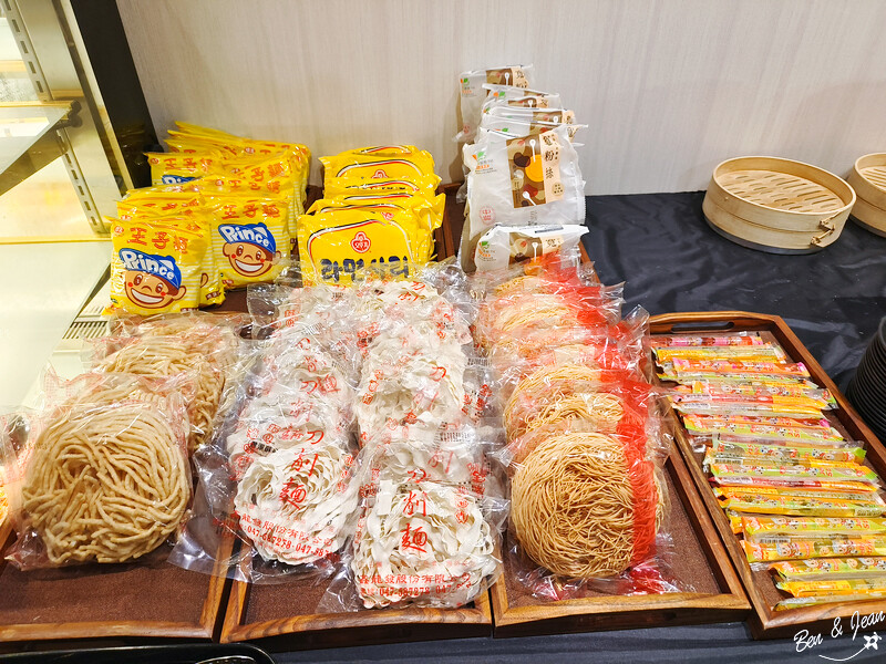 宜蘭縣羅東鎮饗點鍋精緻鍋物》羅東夜市旁388元起豐富自助吧吃到飽，平價肉品、高檔和牛、生猛海鮮都有