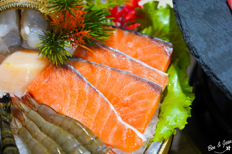 宜蘭縣羅東鎮饗點鍋精緻鍋物》羅東夜市旁388元起豐富自助吧吃到飽，平價肉品、高檔和牛、生猛海鮮都有