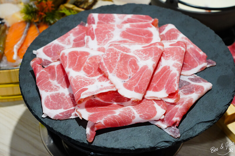 宜蘭縣羅東鎮饗點鍋精緻鍋物》羅東夜市旁388元起豐富自助吧吃到飽，平價肉品、高檔和牛、生猛海鮮都有