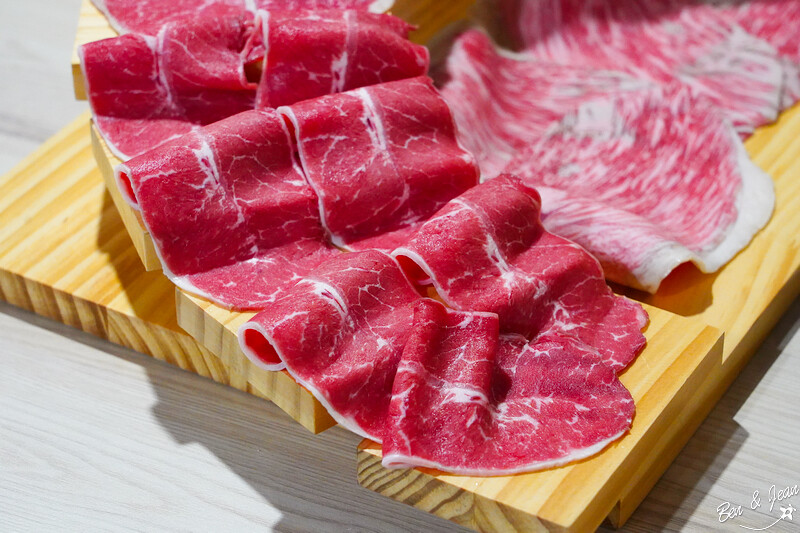 宜蘭縣羅東鎮饗點鍋精緻鍋物》羅東夜市旁388元起豐富自助吧吃到飽，平價肉品、高檔和牛、生猛海鮮都有