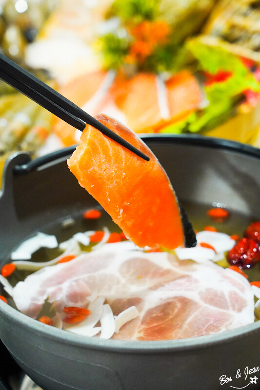 宜蘭縣羅東鎮饗點鍋精緻鍋物》羅東夜市旁388元起豐富自助吧吃到飽，平價肉品、高檔和牛、生猛海鮮都有