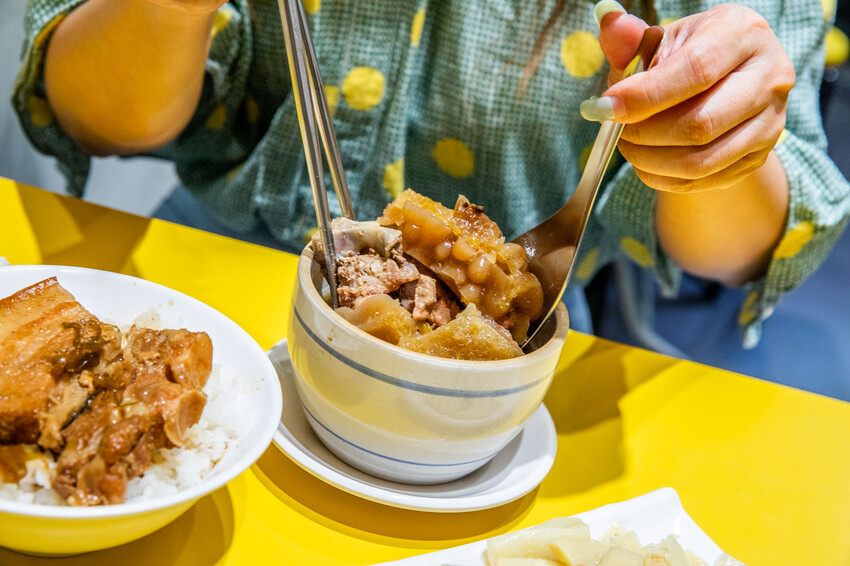 彰化縣員林市爌肉義｜零負評號稱在地最強爌肉飯！料爆多燉湯只要銅板價