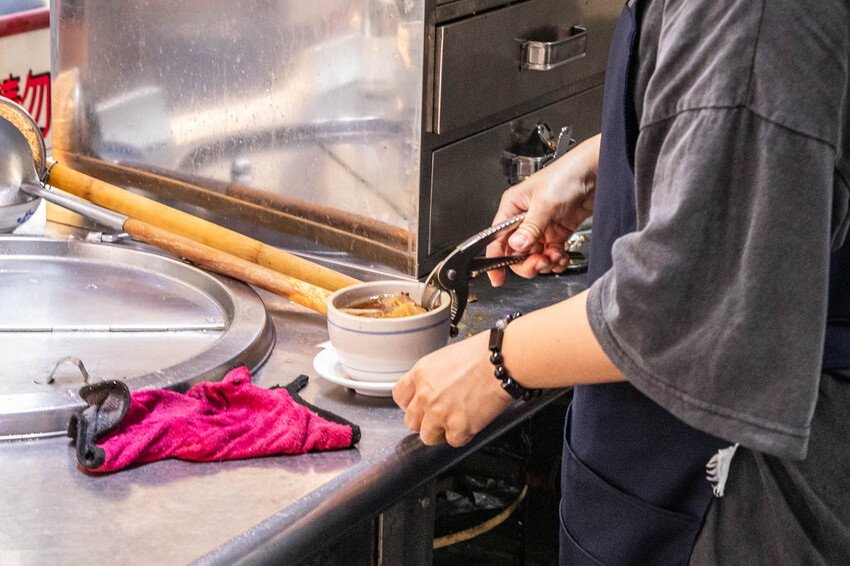 彰化縣員林市爌肉義｜零負評號稱在地最強爌肉飯！料爆多燉湯只要銅板價