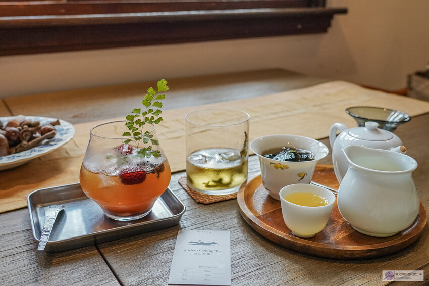 復古老宅中的隱藏茶館！60年的台式建築裡飄著淡淡茶香，靜謐的氛圍讓人沉浸其中，這家隱身巷弄的茶館絕對是品味人生的好去處。