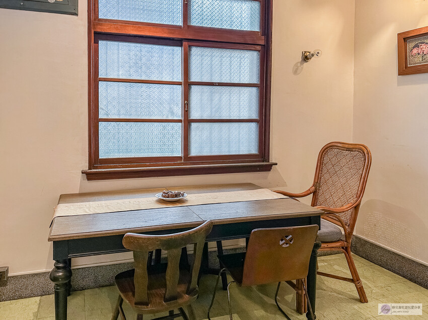 復古老宅中的隱藏茶館！60年的台式建築裡飄著淡淡茶香，靜謐的氛圍讓人沉浸其中，這家隱身巷弄的茶館絕對是品味人生的好去處。