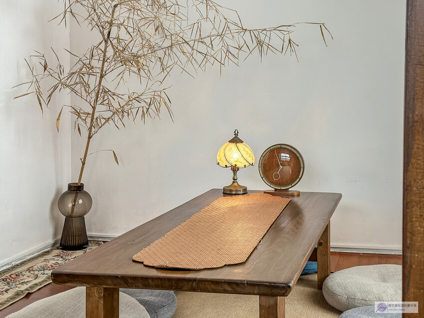 復古老宅中的隱藏茶館！60年的台式建築裡飄著淡淡茶香，靜謐的氛圍讓人沉浸其中，這家隱身巷弄的茶館絕對是品味人生的好去處。