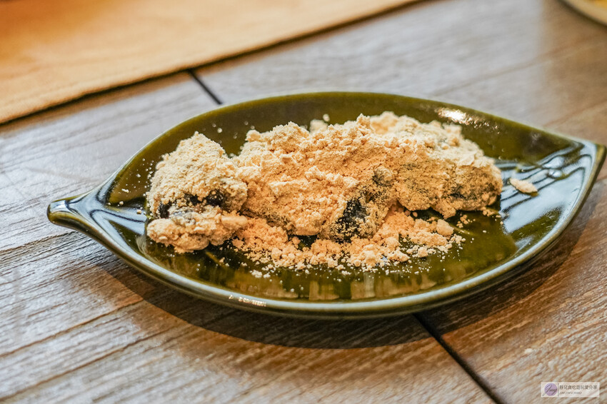 復古老宅中的隱藏茶館！60年的台式建築裡飄著淡淡茶香，靜謐的氛圍讓人沉浸其中，這家隱身巷弄的茶館絕對是品味人生的好去處。