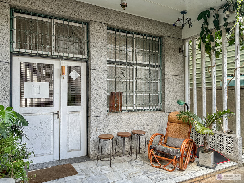 復古老宅中的隱藏茶館！60年的台式建築裡飄著淡淡茶香，靜謐的氛圍讓人沉浸其中，這家隱身巷弄的茶館絕對是品味人生的好去處。