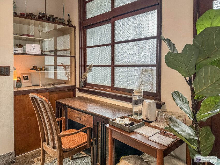 復古老宅中的隱藏茶館！60年的台式建築裡飄著淡淡茶香，靜謐的氛圍讓人沉浸其中，這家隱身巷弄的茶館絕對是品味人生的好去處。