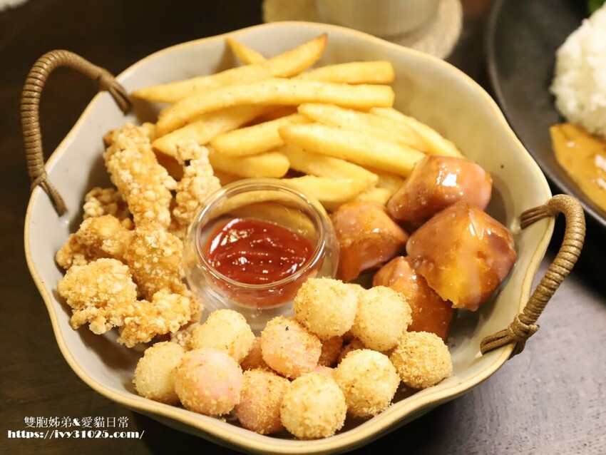 台南市南區台南老房子咖啡店 - 隱藏在巷弄中的 品藏一號店 輕食飲品 朋友相約小聚好地方