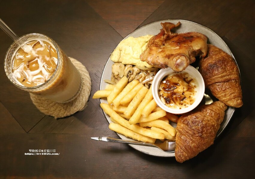 台南市南區台南老房子咖啡店 - 隱藏在巷弄中的 品藏一號店 輕食飲品 朋友相約小聚好地方