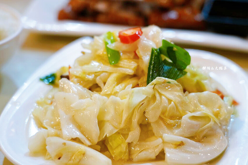 墾丁旅遊超人氣「曾家小棧」,招牌脆皮雞必點,恆春熱炒合菜餐廳