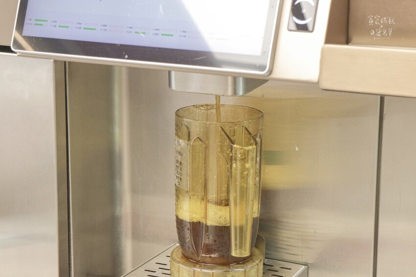 台中西區｜新開幕質感手搖飲品牌！清新茶香~搭配果香、奶香都好