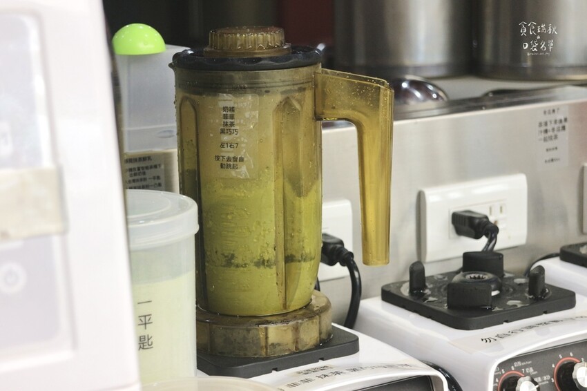 台中西區｜新開幕質感手搖飲品牌！清新茶香~搭配果香、奶香都好