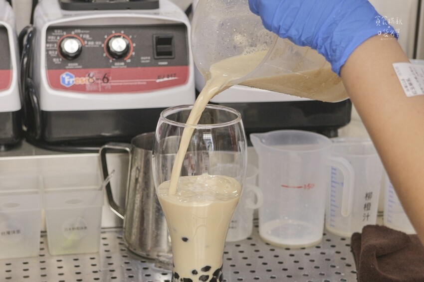 台中西區｜新開幕質感手搖飲品牌！清新茶香~搭配果香、奶香都好