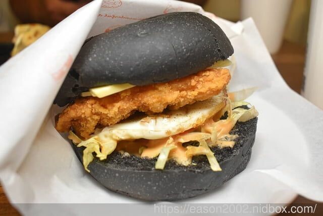 三重平價宵夜推薦 | hj早、午、宵夜 主打養生竹炭黑漢堡 宵夜時段也能輕鬆吃早午餐 -  就是這樣。吃喝玩樂。愛漂亮部落格 - FashionGuide 華人時尚專業評鑑