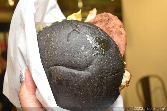 三重平價宵夜推薦 | hj早、午、宵夜 主打養生竹炭黑漢堡 宵夜時段也能輕鬆吃早午餐 -  就是這樣。吃喝玩樂。愛漂亮部落格 - FashionGuide 華人時尚專業評鑑