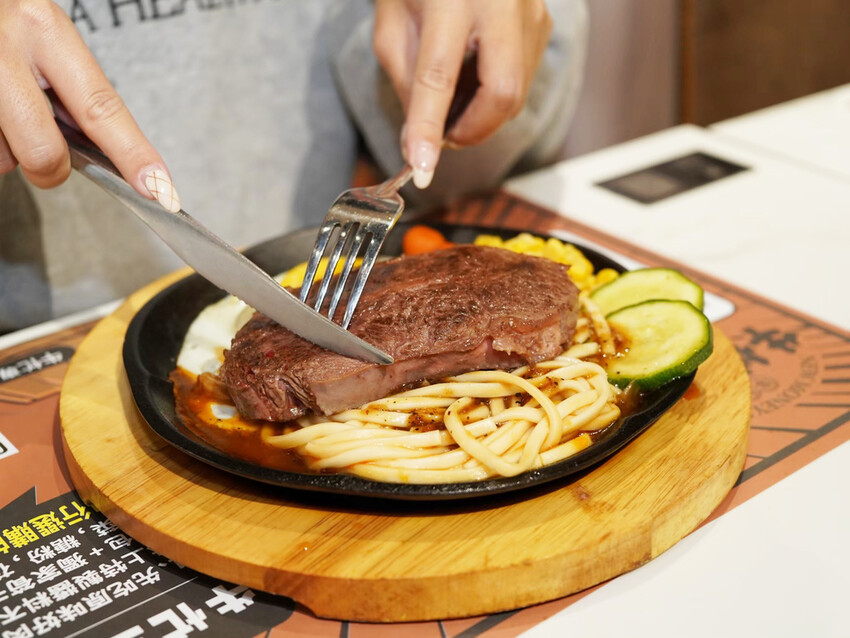 【高雄牛排】牛忙牛排│高雄平價牛排推薦│排餐好吃實在│辣控必