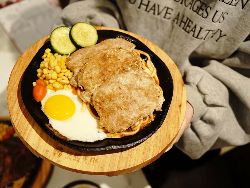 【高雄牛排】牛忙牛排│高雄平價牛排推薦│排餐好吃實在│辣控必